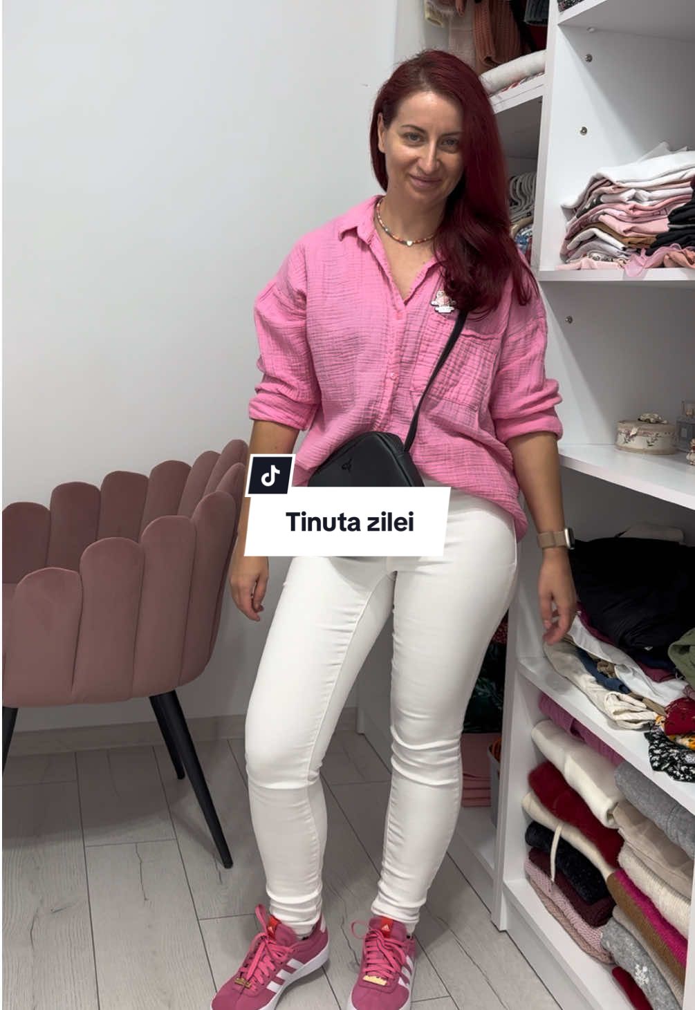 Voi ce trucuri folosiți în momentele în care nu se așeză cămașa/bluza?🤔  Pentru mine cel mai bine funcționează trucul clasic 🤭 #tinutazilei #ceportazi #grwm #outfitinspo #styleinspo 