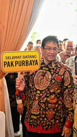 @menkeuri  Purbaya mengajak kepada insan perbendaharaan untuk terus proaktif mendorong belanja Pemerintah Daerah agar semakin cepat, tepat, dan efisien. Hal itu ia ungkapkan saat acara Town Hall Meeting Direktorat Jenderal Perbendaharaan (DJPb) di Jakarta. #purbayayudhisadewa #kementeriankeuangan #uangkita #kitakayabersama