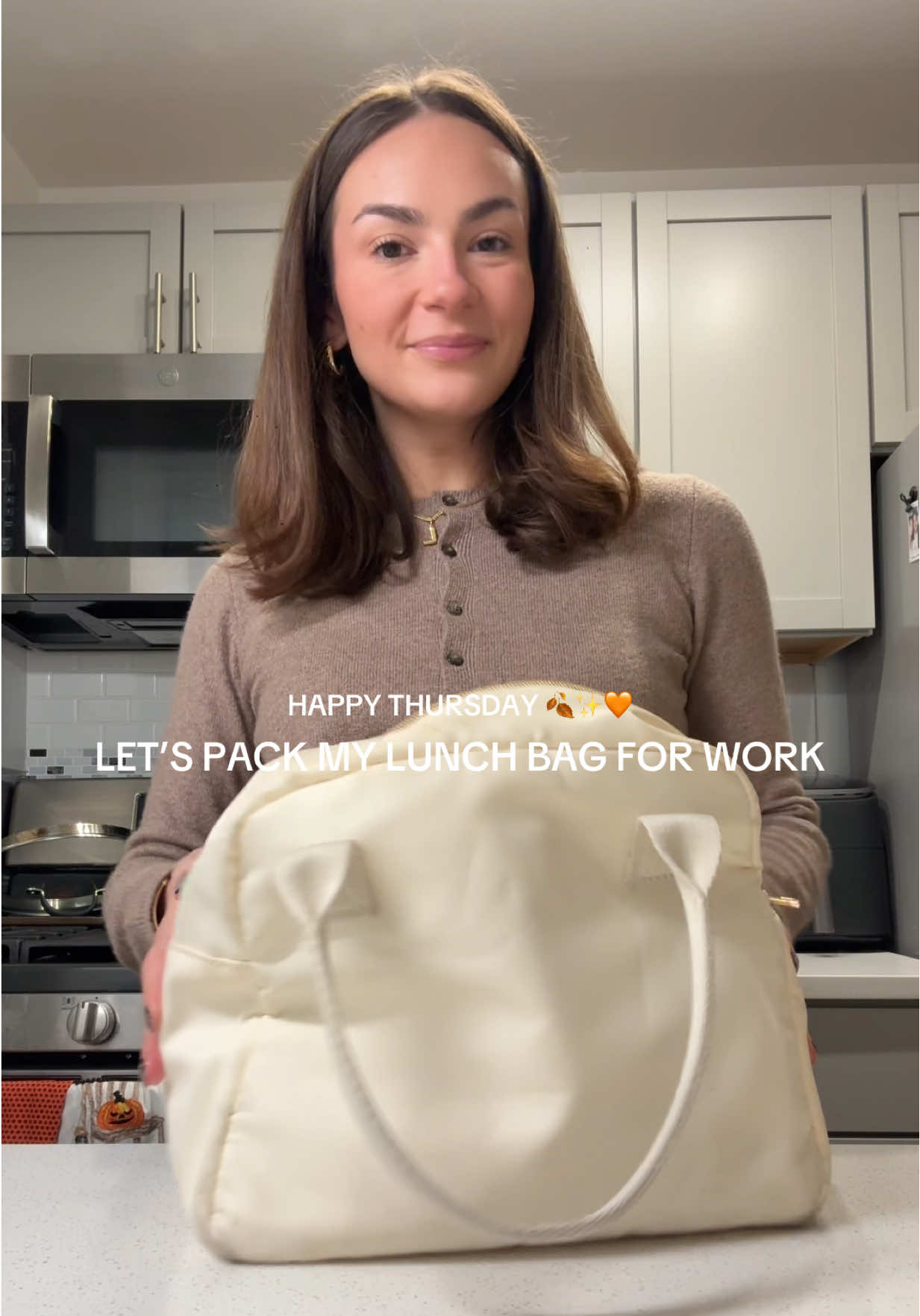 Happy Thursday!!! most excited to eat the roasted pumpkin seeds & drink a hot coffee with chobani pumpkin creamer this AM 🎃🍂  #packmylunch #packmylunchwithme #lunchideas #worklunch #lunchbag 
