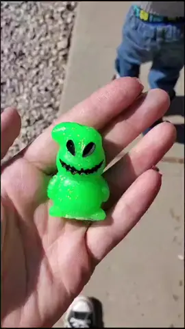 #onthisday #epoxyresin #oogieboogie #strawtopper #queeniescreations 