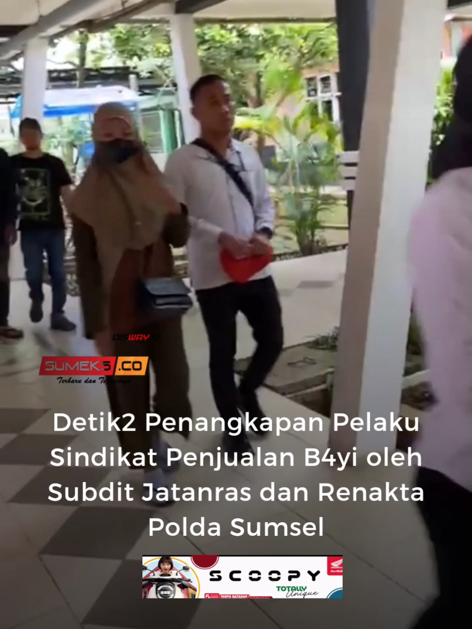 Tim gabungan Jatanras dan Renakta Ditreskrimum Polda Sumsel berhasil mengungkap jaringan tindak pidana perd4gangan orang (b4yi) di Palembang. Polisi mengamankan empat orang tersangka. Dua orang di antaranya diketahui sebagai pasangan suami istri (pasutri). Keempat orang itu memiliki peran masing-masing untuk menjual bayi senilai Rp8 juta dari harga yang ditawarkan Rp25 juta. . . . Baca Selengkapnya https://sumeks.disway.id/ #palembang #viralpalembang #infopalembang #viral #sumsel 