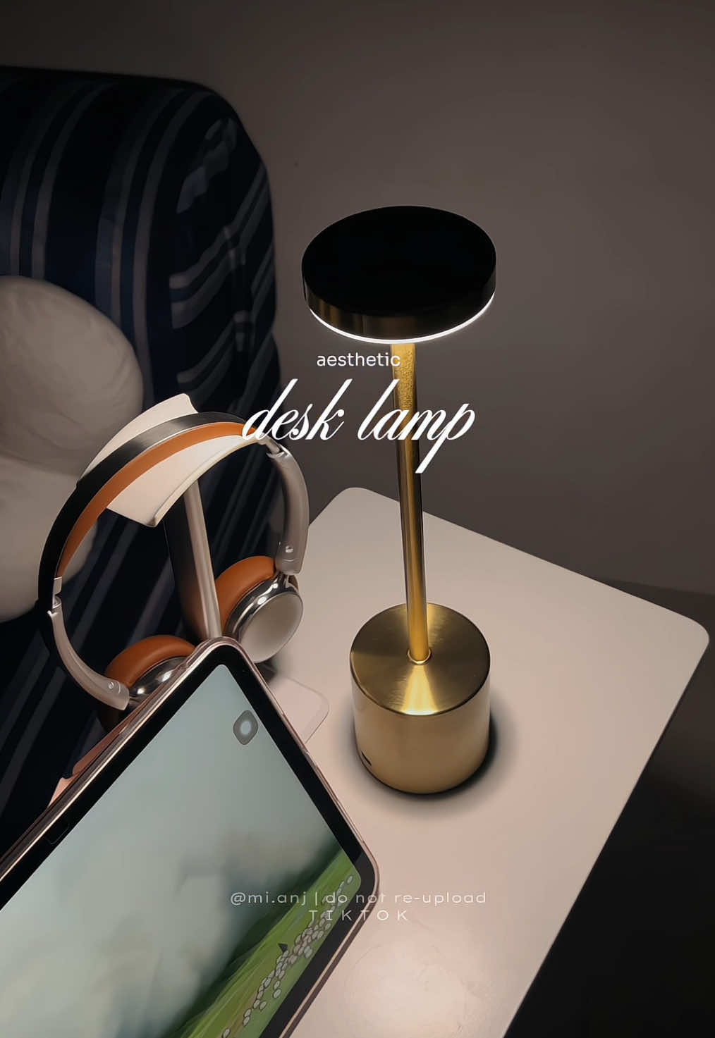 this lamp is so perfect on my desk ✨💫 #lamp #desklamp #aesthetic #bedroomlight #recomendation 
