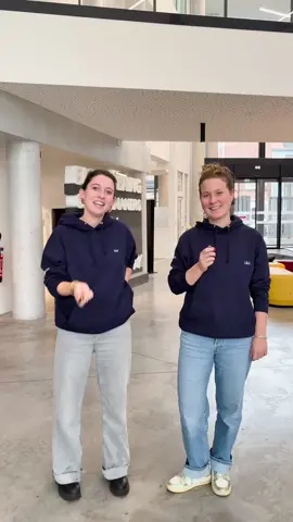 #octobrerose à l'@IÉSEG organisé par le Bureau de ll'Humanitaire : collecte de tee-shirts puis atelier couture . #lacatholille #universitecatholiquedelille #fyp #ecoledecommerce 