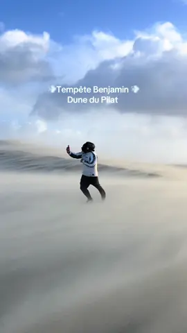 En tant que passionnés pour les phénomènes météo « extrêmes », nous étions plusieurs aujourd’hui pour voir cette #tempetebenjamin à la #dunedupilat 