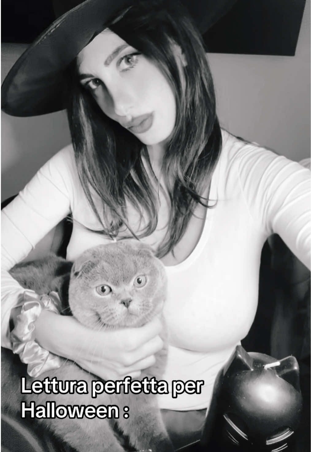 🧙🏻‍♀️👁️📖🎃🫖✨ •A dark and secret magic ~ Amore e incantesimi all’ora del tè• #letturaconsigliata #bookforyou #halloween #witch #spells 