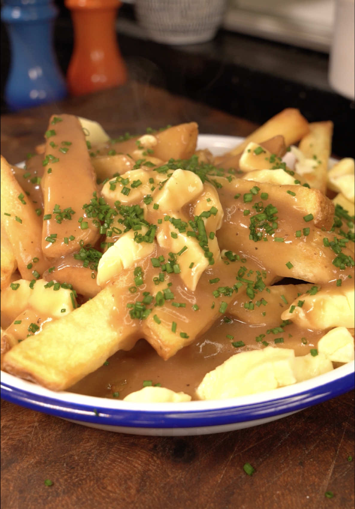 Poutine – Around the World, Episode 31: Canada - #aroundtheworld #worldfood #canada #poutine #series 