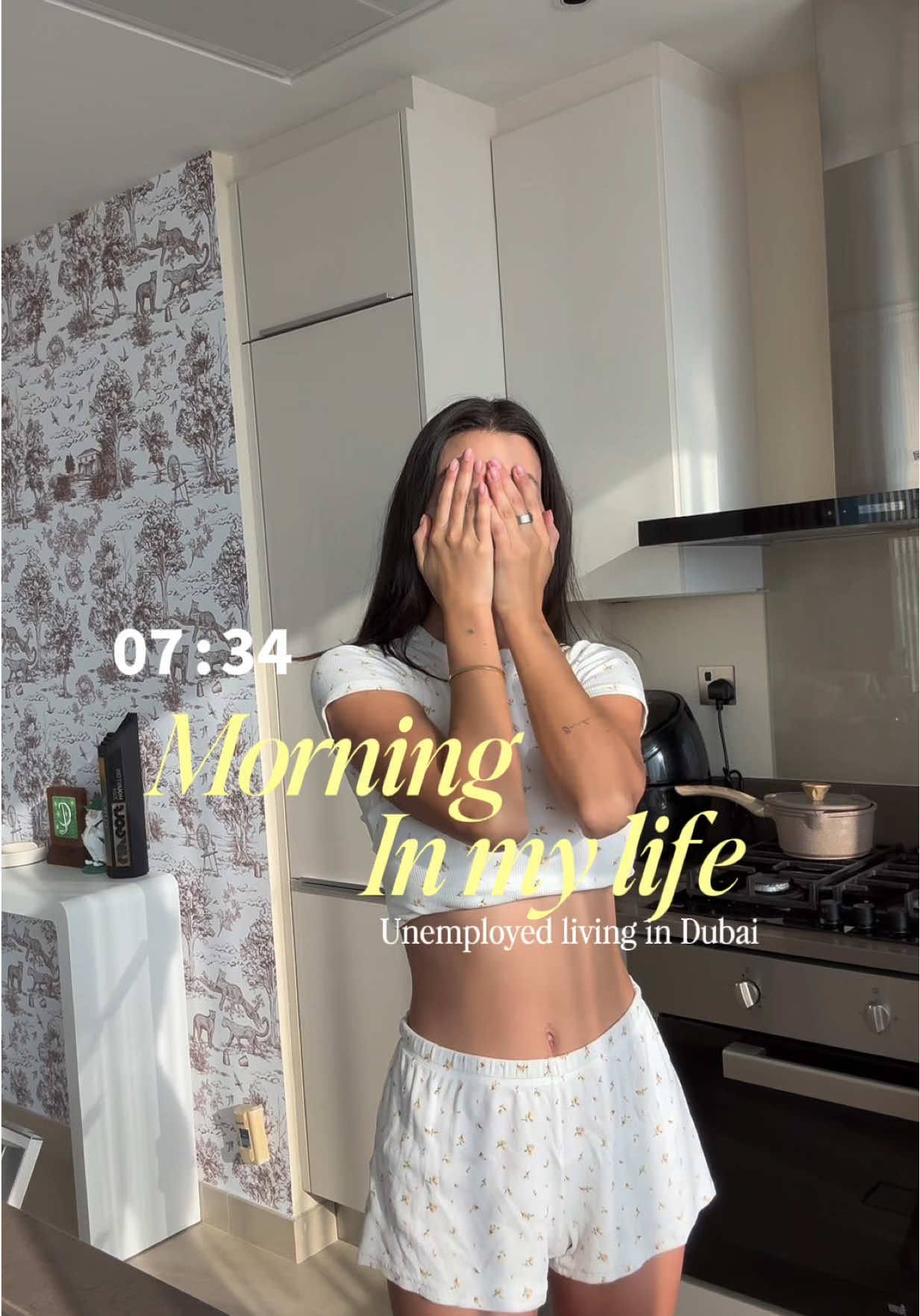 Love my slow mornings at home 🩷 #skincareroutine #acneskincareroutine #selfcaremorning #dubaitiktoker 