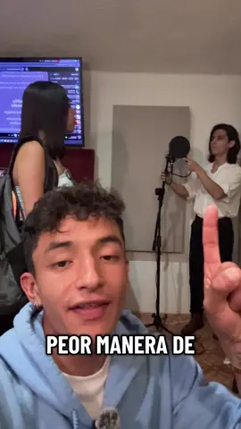 Cómo acomodar un micrófono #musicoentiktok #fyp #comedia #musico #musica 