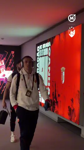 Fudbaleri Crvene zvezde stigli na stadion 🔴⚪️💪🏻 SASTAVI: 🇷🇸Crvena zvezda (4-2-3-1): Mateus - Seol, Rodrigao, Učena, Tiknizjan - Hendel, Krunić - Radonjić, Kostov, Ivanić - Arnautović. 🇵🇹Braga (4-3-3): Horniček - Gomes, Lagerbjelke, Ari Embi, Lelo - Gorbi, Mutinjo, Salasar - Gabri Martinez, Navaro, Orta.