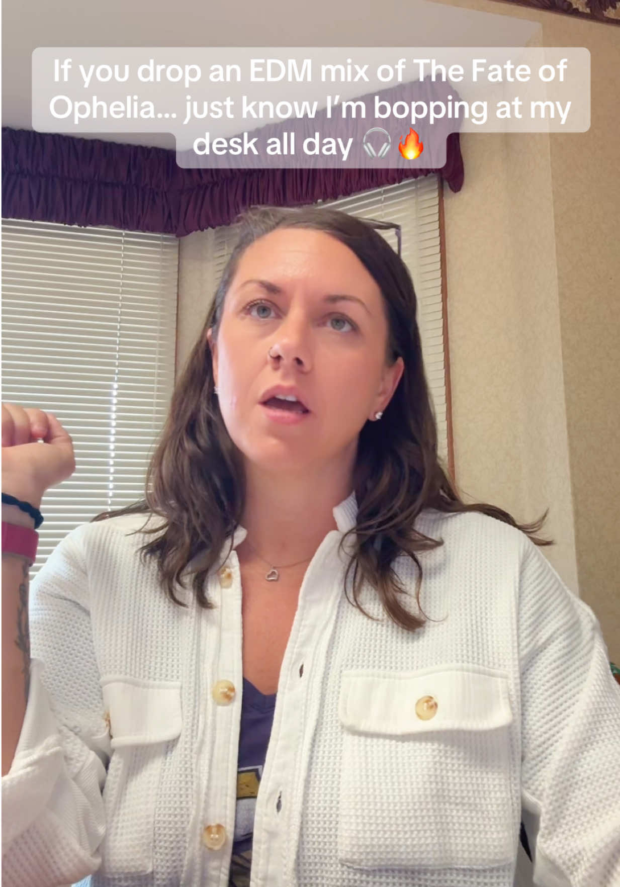 Loving every one of y’all that’s remixing The Fate of Ophelia 😂🎧 currently the main character of my workday! #workvibes #almostfriday #fateofophelia 