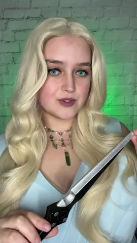 I’ll never forget the feeling after reading the first few chapters of the Bridge Kingdom. I knew I was IN FOR IT. #thebridgekingdom #thebridgekingdomseries #laraveliant #thebridgekingdomcosplay #laraveliantcosplay 