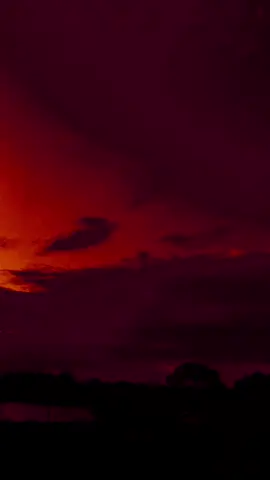 আল্লাহ নিজের গুনাহর দিকে তাকালে তোমার সামনে হাত তুলতেও ভয় লাগে..!!🥹❤️‍🩹 #fyp #foryou #foryoupage #islamic_video 