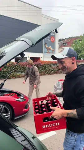Ich kann gerne noch 6 Kisten für ihn mitnehmen😂😂 #unterhaltung #humor #😂 #comedy #lustigevideos  