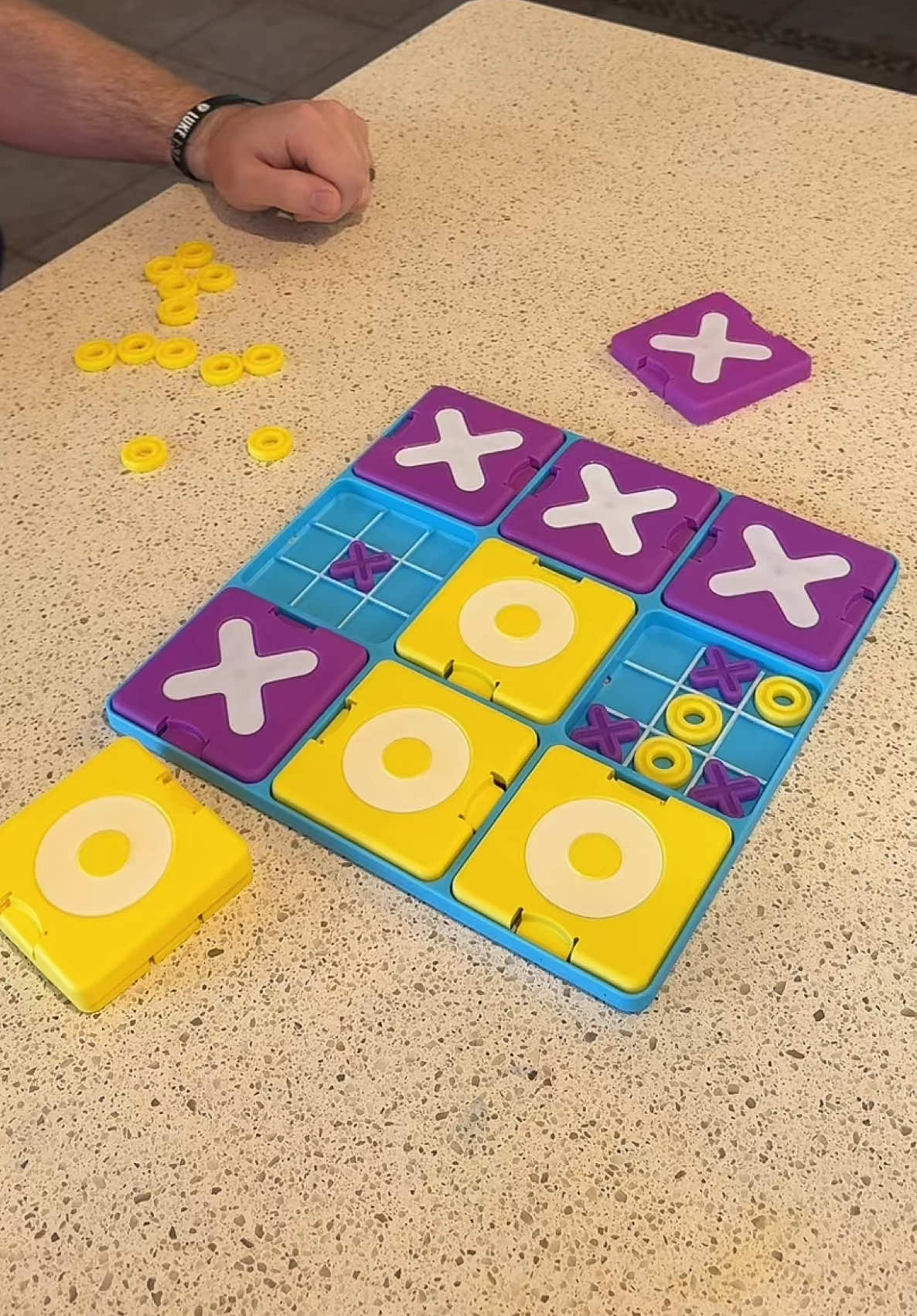 How is tik tac toe so much fun #tiktactoe #tictactoe #familygames #familygamenight #TikTokShopCreatorPicks 