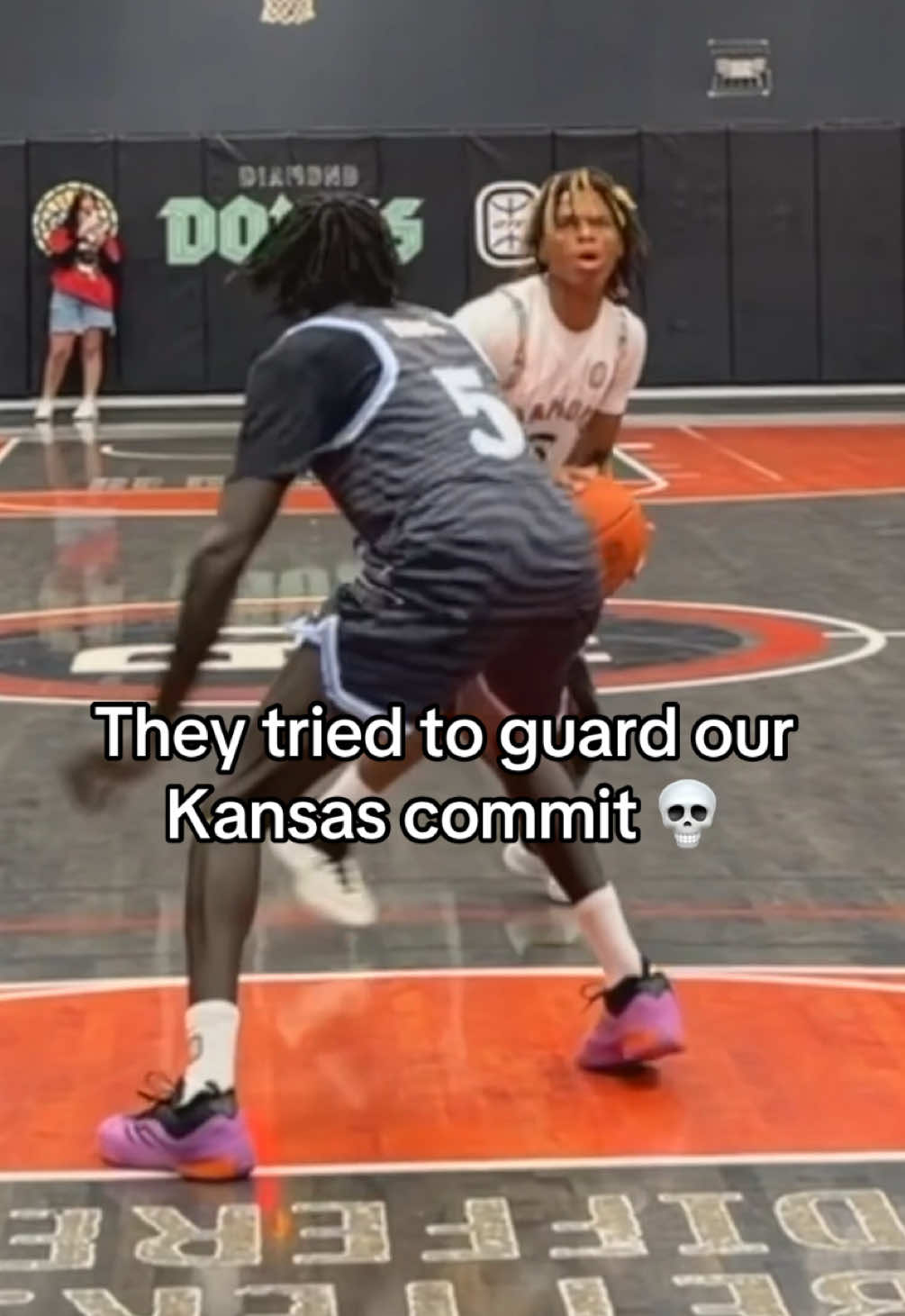 3 jabs into a leflock you trey ball is nasty work 😭😭😭 #ote #hoops #basketball #DOVESFLOCK🕊️ @__vonyy 