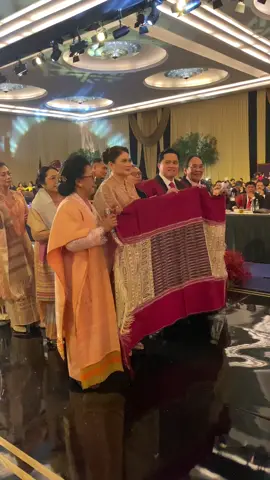 Mangulosi pernikahan adat batak putri dari Bapak Erik Thohir. Asha Thohir Nasution & Moshe Panjaitan ✨ #erickthohir #pestabatak #mangulosi #nasution #panjaitan 