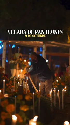 En Oaxaca, la noche del 31 de octubre es para velar en los panteones. La creencia es que esperan así a las almas de sus seres queridos, las almas de quienes ya no están físicamente con nosotros.Las tumbas se adornan con flores de cempasúchil y con muchas velas, que son la luz que recibira a esos seres espirituales que convivirán durante dos días con los vivos. #DiaDeLosMuertos2025 #mexico #Oaxaca #DiaDeLosMuertos #cempasuchil    
