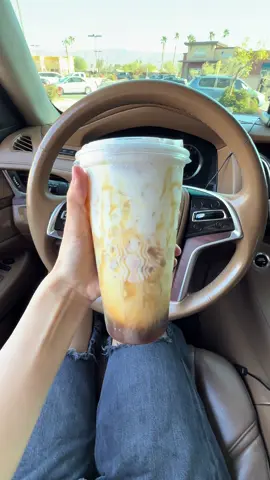 banana bread inspired latte from @Starbucks  @lauren vandy put me onnnnnn, so bombbb ty😋😋 How to order: Triple shot of blonde espresso in a venti cup, iced, extra splash of oat milk, 2 pumps brown sugar syrup, 2 pumps hazelnut syrup, caramel line the cup, banana cold foam and cinnamon powder on top
