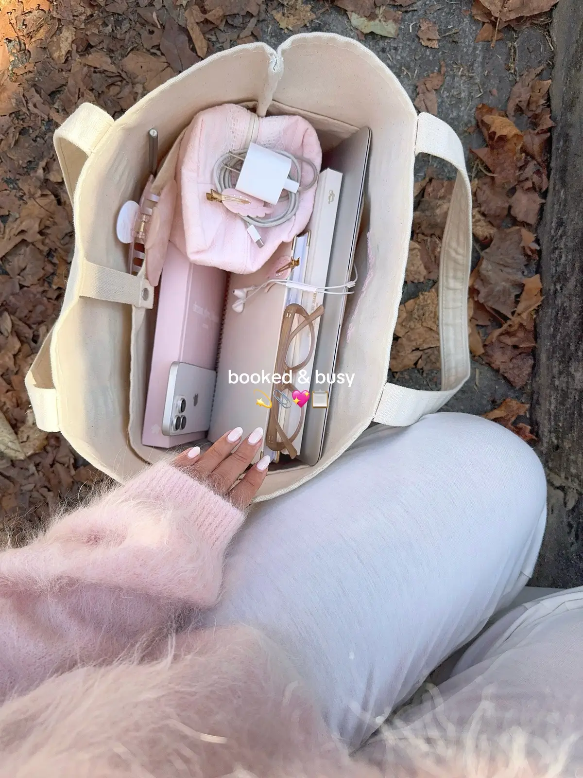 booked & busy 💫📎💖🗒️ @styled by sakuranbo @Emi Jay 