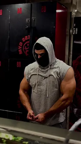 فحل🥷🏻 #gym #gymmotivation #muscle #GymTok #الشعب_الصيني_ماله_حل😂😂  @ziidvn 