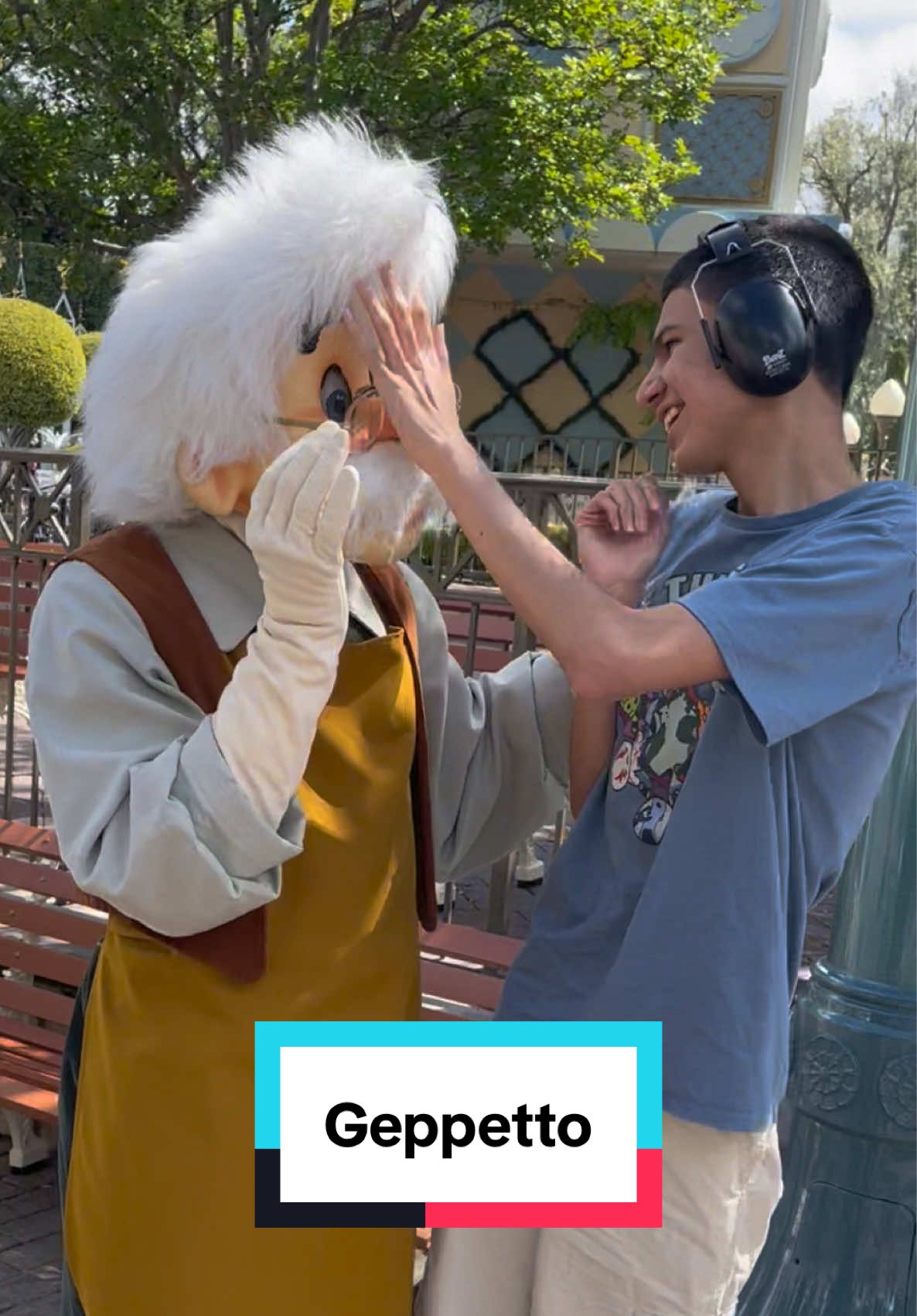 Geppetto letting Thomas feel his hair #autism #disneyland #disneyparks #pinocchio #geppetto 