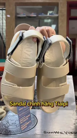 Đi đôi sandal chính hãng cho đẹp, cho xịn nào các b ơi #manhgiay #sandal #depquaihau 