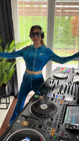 What do you think about my new mix? 🎶❤️‍🔥💃 #djgirl #djmix #dj #techhousemusic #realdjing 