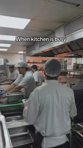 Same restaurant but different world🔥❄️ #kitchenhumor #workvibes #backofhouse #restaurantlife #pov 