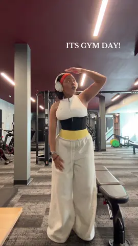 When the gym is finally empty!  We love an empty gym😜 #fyp #GymTok #happythursday #blackgirl 