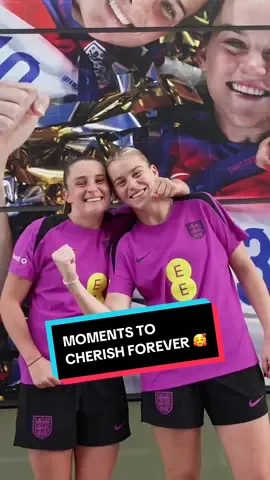 Good memories 🥰 #england #Lionesses #ellatoone #alessiarusso @Ella Toone @Alessia Russo 