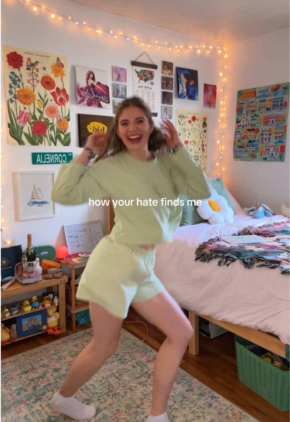 😋😋 #taylorswift #swiftie #thelifeofashowgirl #opalite #swifttok 