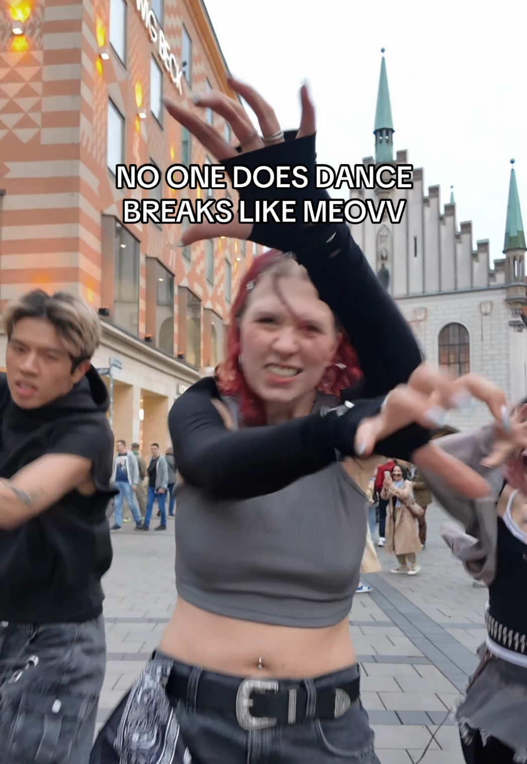 Our dance break queens #meovv #burningup #dancebreak #kpop #kpopinpublic 