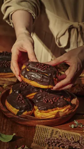 왕큰 슈를 만들어요~!! 😉👍 📌레시피 정보는 프로필 링크를 이용해 주세요! 📌 Recipe? 👉 Go to the YouTube link “Merry Story” at the top of the profile! ( https://www.youtube.com/@메리이야기 ) #메리이야기 #bakingtiktok #bakingrecipe #sweetdessert #asmr