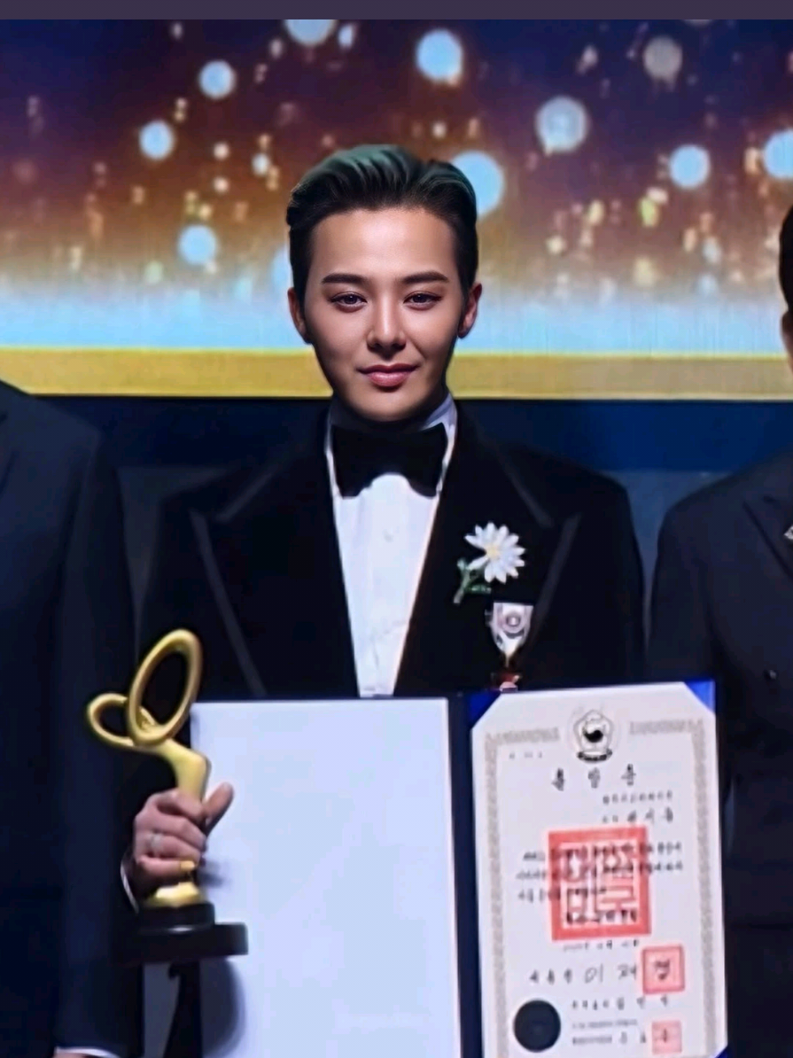 G-Dragon trở thành idol K-pop ĐÄU TIÊN nhận 