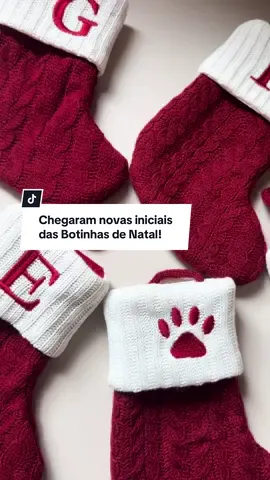 As botinhas mais especiais do Natal chegaram com novas iniciais — e dessa vez tem até patinha, pra representar os peludinhos da família!🐾 Um toque de amor e encanto para deixar a decoração ainda mais personalizada!🤎 Disponível no site: www.mamaeraposa.com.br #mamaeraposa #maedegemeos #maedemenino #maedemenina #empreendedorismomaterno    