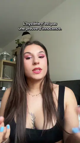 Il y a certains points qu’il est important de rappeler, surtout au vu de ce qui se passe en ce moment. Une affaire médiatisée prend une ampleur considérable, et beaucoup semblent oublier une chose essentielle : les réactions d’une victime ne sont pas des preuves d’innocence. La violence, qu’elle soit psychologique, physique ou émotionnelle, détruit de l’intérieur. Elle façonne des comportements que beaucoup jugent sans comprendre ce qu’il y a derrière. Avant de pointer du doigt les cris, les larmes ou la colère, il faut se demander ce qui les a provoqués.