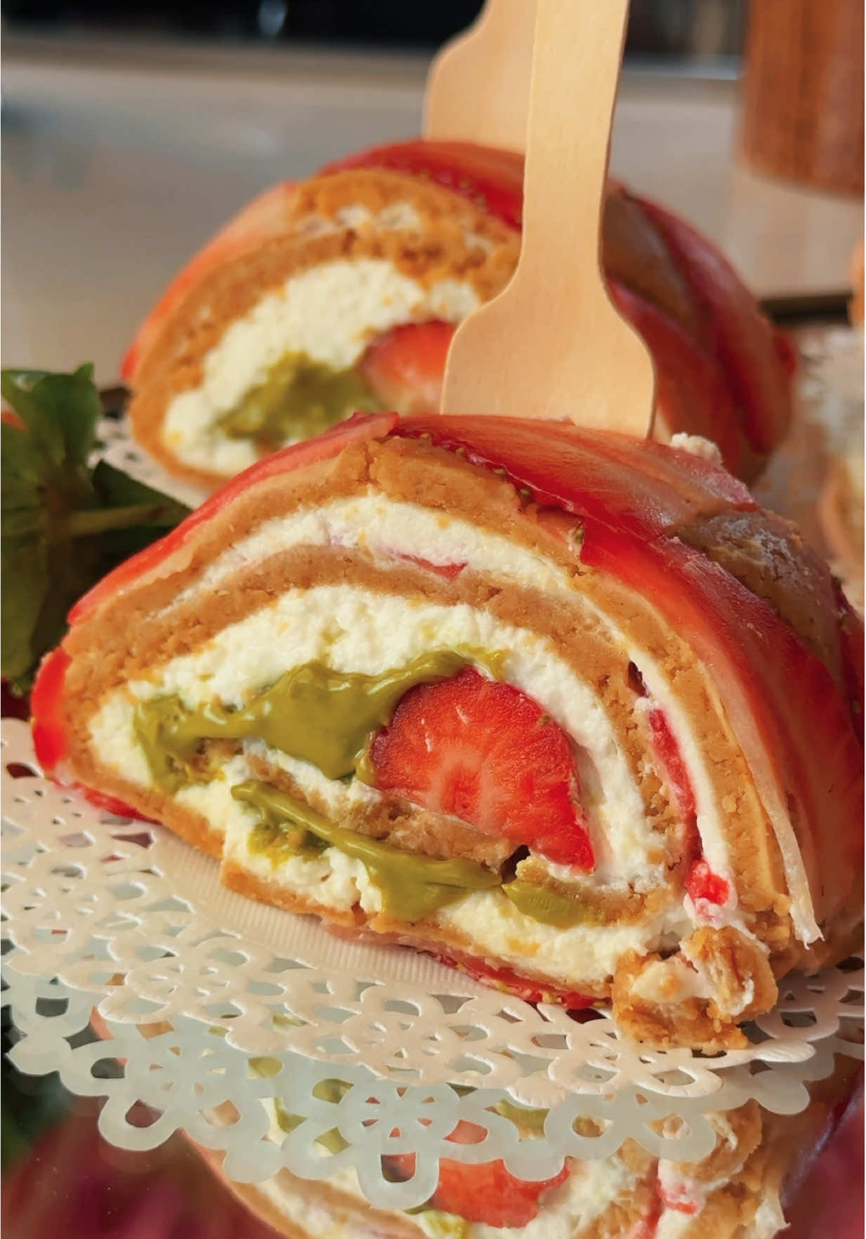 Strawberry pistachio roll حلى رولات 🍓 Ingredients:  For the biscuits layer:  400g biscuits  170 g ashta cream  100g melted butter  For the cream layer :  Whip 150ml whipping cream  For the filling:  Strawberries and pistachio spread  المكونات:  لطبقة البسكويت:  ٤٠٠ غرام بسكويت  ١٧٠ غرام قشطة او علبة قشطة صغيرة  ١٠٠ غ زبدة ذائبة  لطبقة الكريمة:  نخفق ١٥٠ مل كريمة خفق  للحشوة:  فراولة و كريمة الفستق  . .#abirzkitchen 