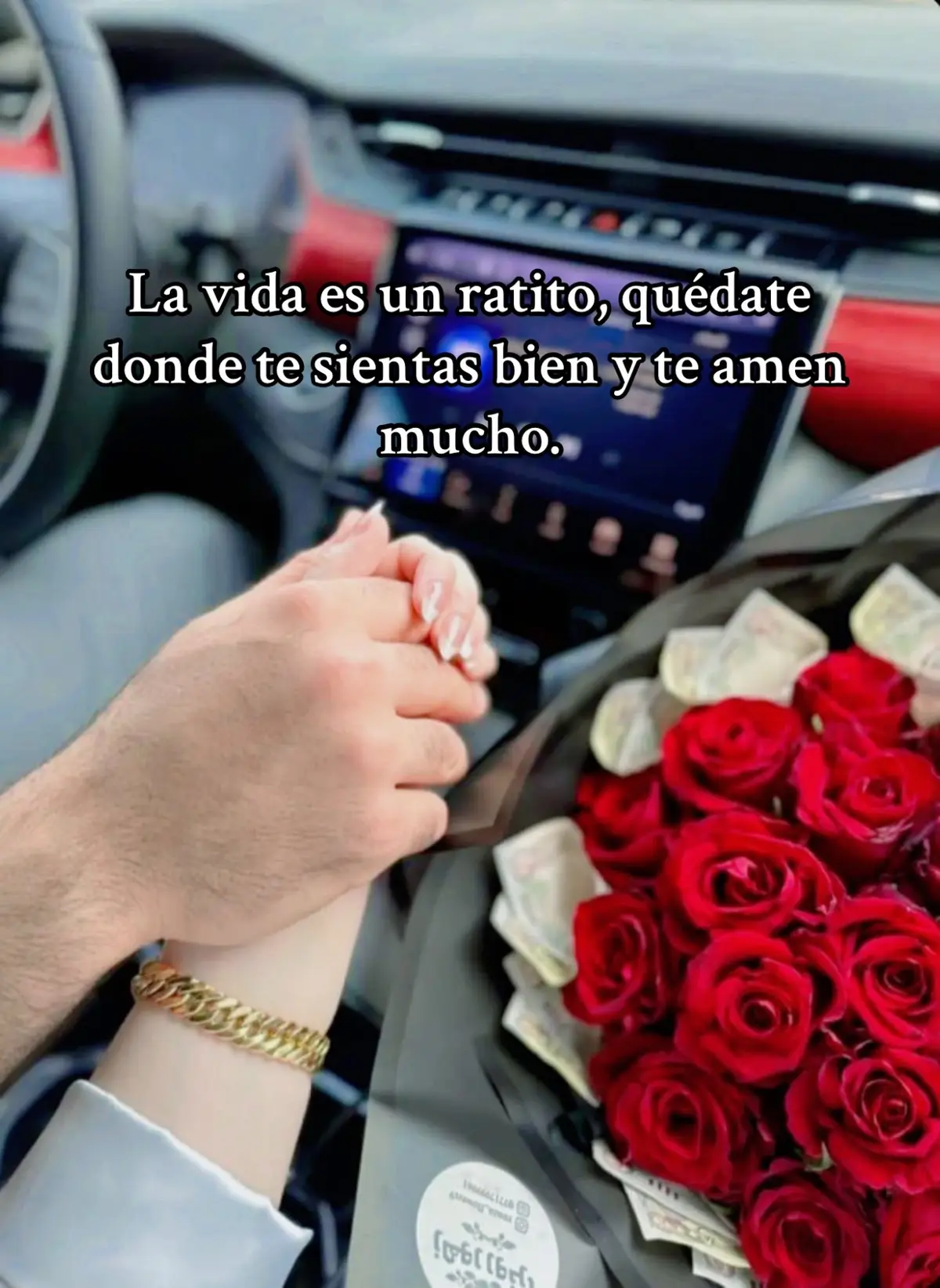 Amarte no es una moda ni una frase bonita. Es una decisión diaria, silenciosa y a veces difícil. Es mirarte con compasión cuando tu mente te juzga, y recordarte tu valor incluso en los días en que no te sientes suficiente. El amor propio no se trata de verte bien, sino de hablarte con respeto, de no quedarte donde te apagan, de poner límites sin sentir culpa y de elegir la paz aunque eso signifique soltar. Cuando aprendes a amarte, algo cambia en tu energía. Empiezas a vibrar distinto, a atraer distinto, a moverte desde la certeza y no desde la carencia. Y de pronto, sin buscar tanto, la vida empieza a reflejarte tu propia transformación. Las personas que llegan, llegan con más luz. Las oportunidades fluyen sin tanto esfuerzo. Las decisiones duelen menos porque ya no vienen desde el miedo, sino desde la conciencia de merecer lo mejor. Amarte no significa que todo será perfecto, significa que incluso en medio del caos, sabrás volver a ti. Porque el amor propio no te protege del dolor, te recuerda que mereces algo mejor después de él. La vida siempre te devuelve lo que le enseñas a darte. y cuando tu lenguaje es el amor, el universo te responde igual: con paz, con abundancia y con bendiciones que ya no tienes que perseguir.   #amor❤️ #pareja #relacion  #valorate  #quierete 