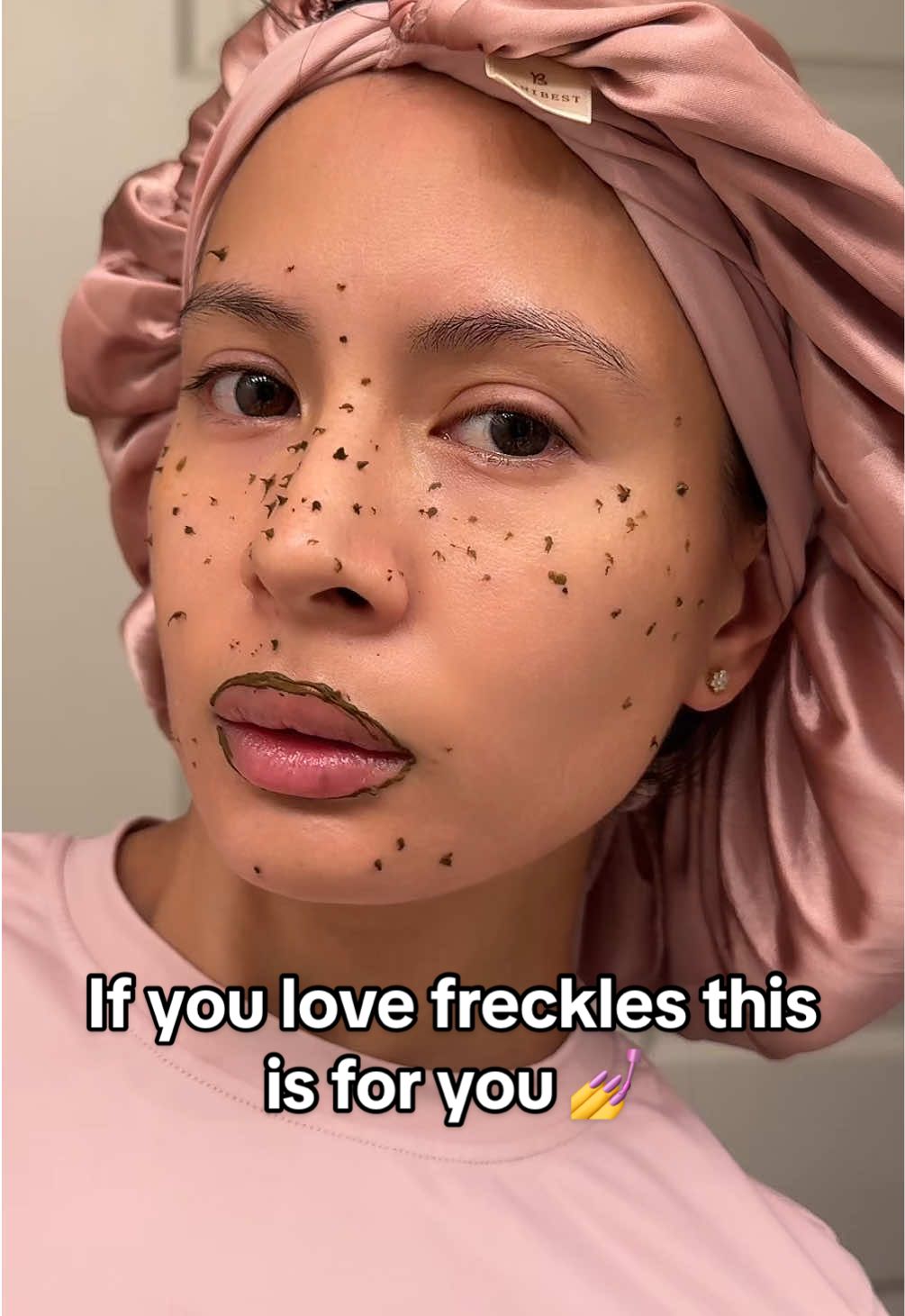 POV: You wake up with the cutest natural freckles ever 🧸✨ I’ve been doing this henna trick overnight and I swear it looks so natural & sun-kissed! 🤭☀️ #Freckle #henna #fyp #tiktokshopcreatorpicks #beauty 