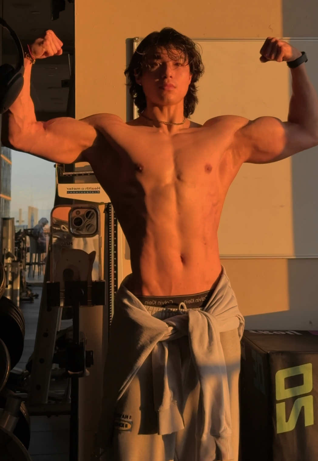 A lot of “science-based” lifters will preach optimal recovery/splits/periodization/volume/sets/reps. The truth is there is no one size fits all. If you want to truly dedicate yourself to growth, you should adopt a MAXIMAL training philosophy. Just stay above 5 reps for full ROM per set and then train as hard as you can as much as you can until recovery slows down. By then you’ll know how much to pull back for recovery and growth 📈 #aesthetics #GymTok #asian #natty #goldenhour 