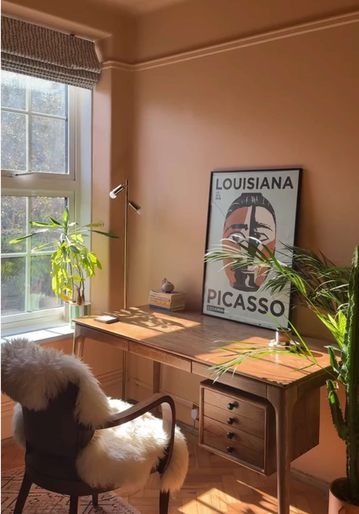 a chatty vid from your thrift obsessed gal - come with me to pick up my dream desk! Ps. I know I need to sort the picture frame at the end out #homedecor #girlapartment #interiorinspo #interiordesign #thrift #thrifted 