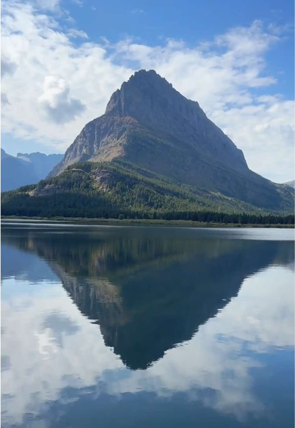 📍Swiftcurrent Lake