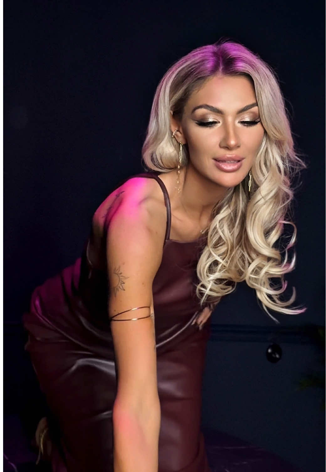 Niech melodia ta rozkołysze nas  W naszych sercach miłość wiecznie trwa ♥️