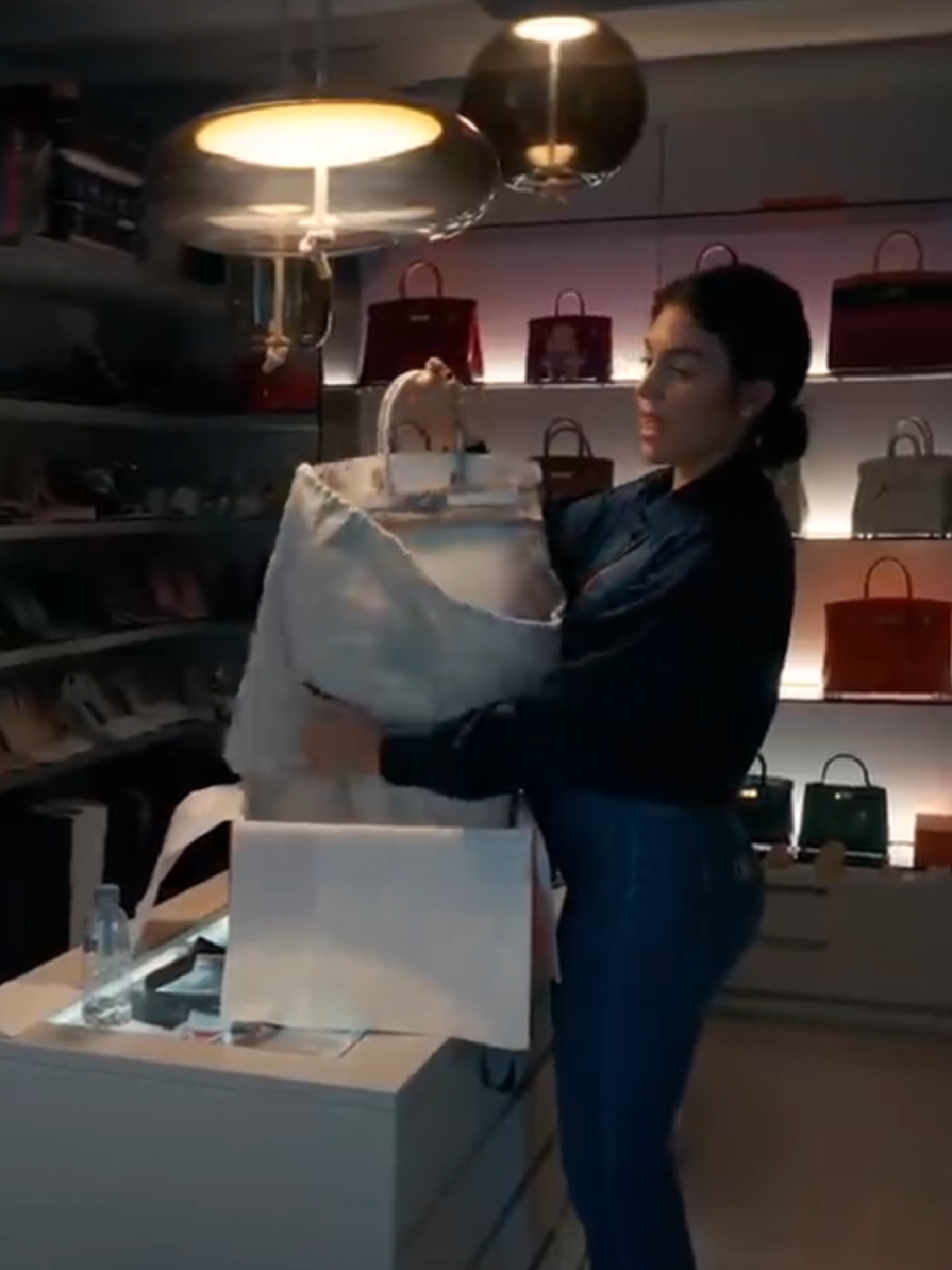 georgina rodriguez showing off her new birkin bag and her closet 😍✨ so beautiful!! #georginarodriguez #cristiano #foryoupage #fyp 