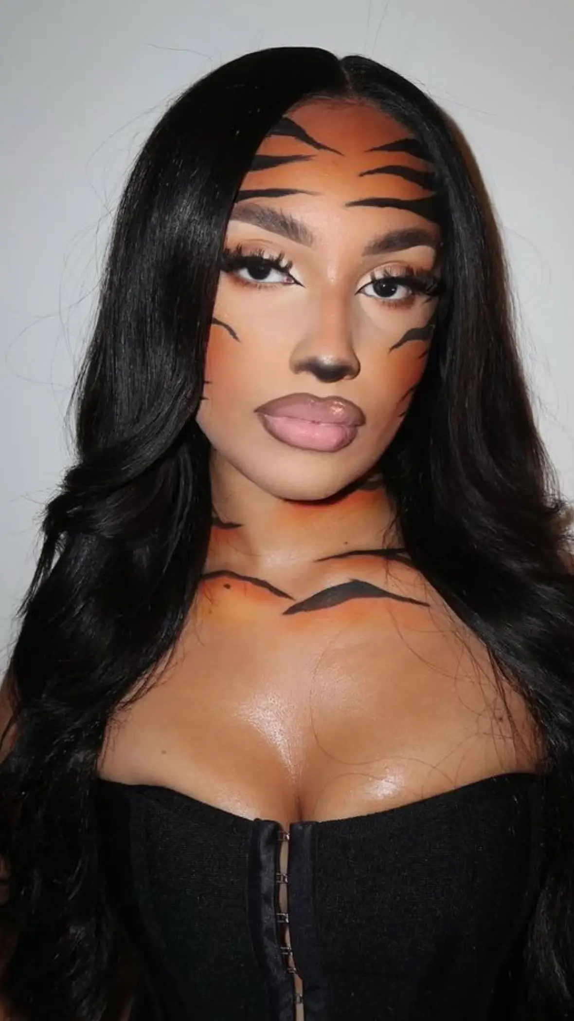 Halloween is just around the corner!🎃✨💋 Don’t forget to tag @realtechniques in your Halloween looks, we love seeing your makeup come to life with the tools you use🧡