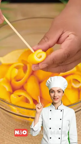 🍊 Nunca mais jogue cascas de laranja fora! Com este truque simples, você transforma algo que iria pro lixo em um doce dourado e delicioso 😍 #DoceCaseiro #ReceitaComLaranja #SustentabilidadeNaCozinha #ReceitaFácil #CulináriaSimples   