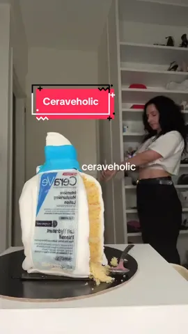 A little late to the trend, but delicious! #skincare #cerave #sensitiveskin #moisturiser #daily 
