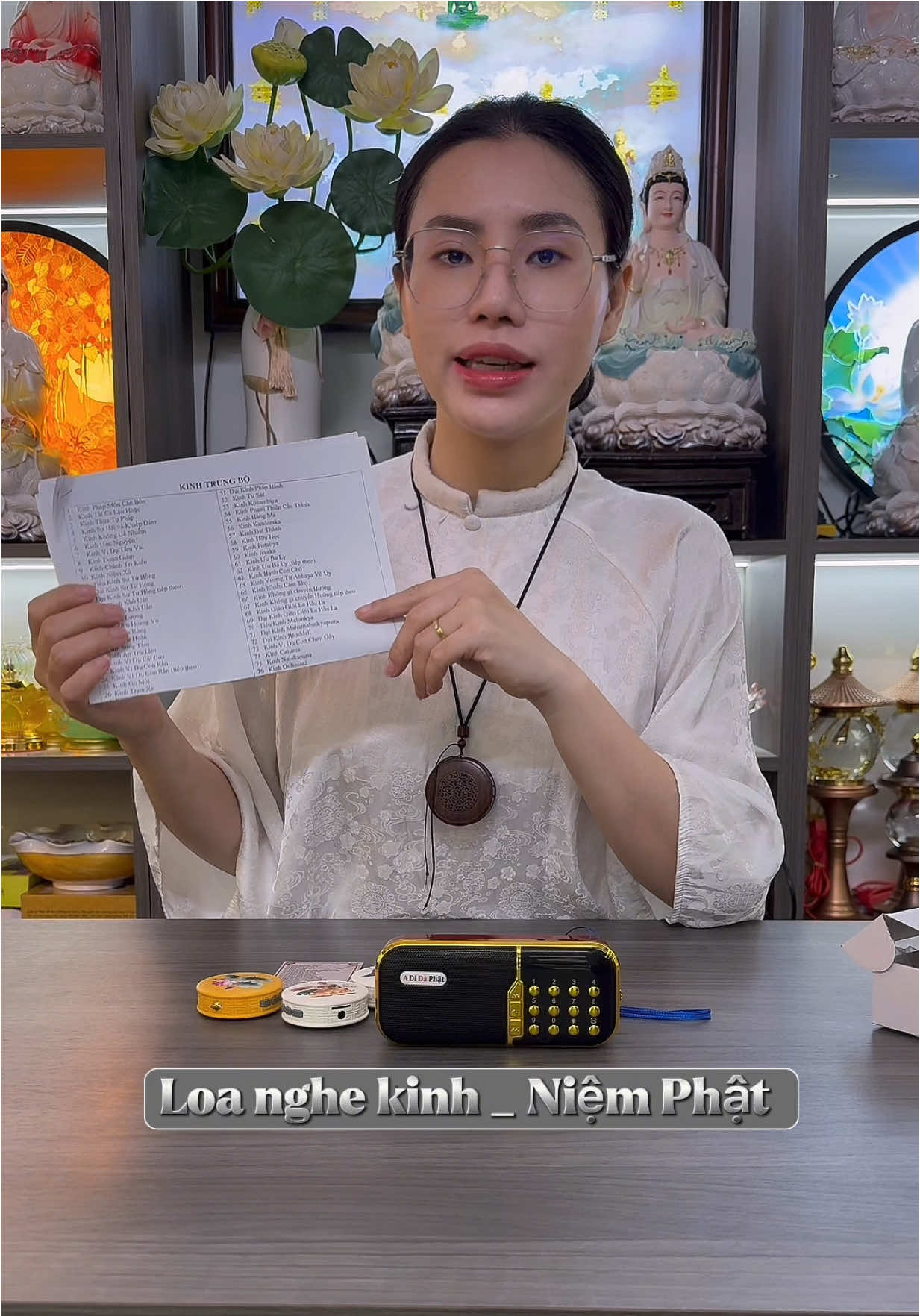 - Loa mini kèm thẻ nhớ có 57 bài. - mẫu loa lớn kèm thẻ nhớ có hơn 700 bài ##loa##loanghekinh##mayniemphat##kinhdiatang##aiquyen 