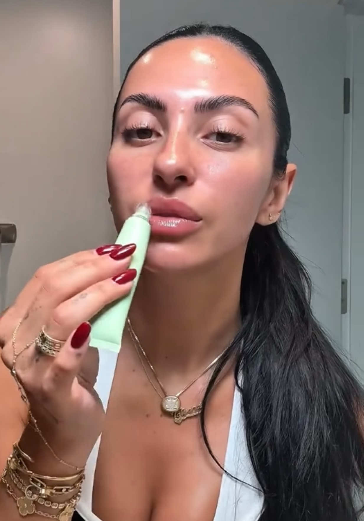 @Tatyana wakes up with plump, glowing skin after her nighttime routine: • Exfoliate with Gentle Reset Daily Exfoliating Pads • Refresh with Jet Lag Skin Soothing Hydration Mist • Firm with Jet Lag Overnight Eye Serum • Soothe with Jet Lag Eye Patches • Seal in moisture with Jet Lag Mask + Moisturizer • Nourish with Lip Butter Balm Shop essentials @sephora and SummerFridays.com!
