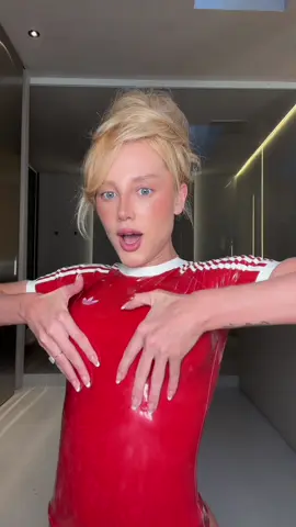 LATEX obsession - roupa de latex da adidas 